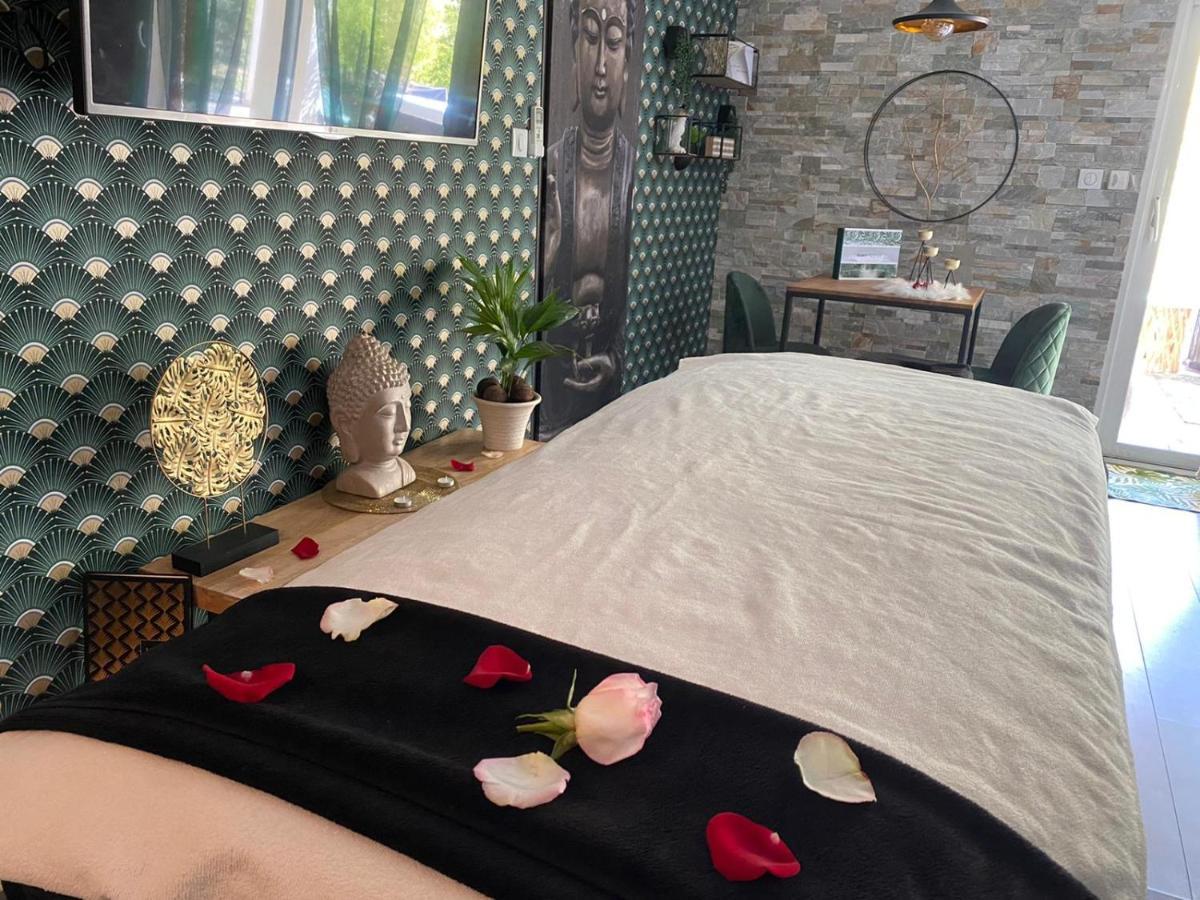 Villeneuve  Suite Romantique Le Temps D'Un Instant Loveroom Hammam Jacuzzi Piscine المظهر الخارجي الصورة