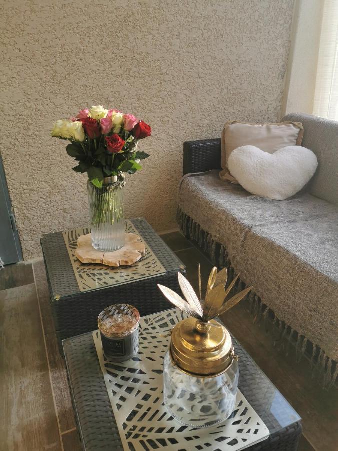 Villeneuve  Suite Romantique Le Temps D'Un Instant Loveroom Hammam Jacuzzi Piscine المظهر الخارجي الصورة